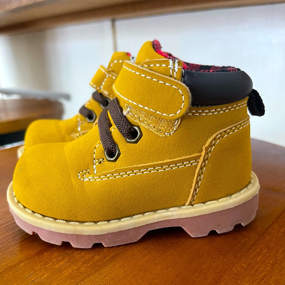 Garanimals Toddler Boots Size 4 Red Plaid Lining